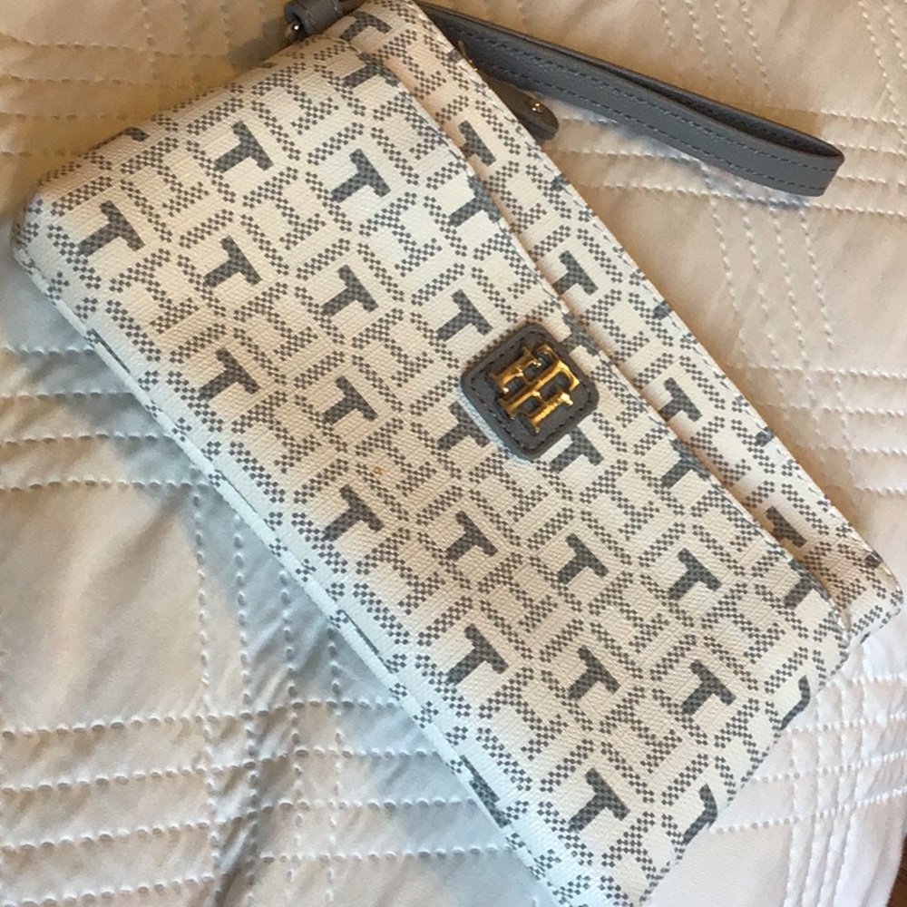 Tommy Hilfiger White and Light Gray Monogram Wristlet - Picture 3 of 5